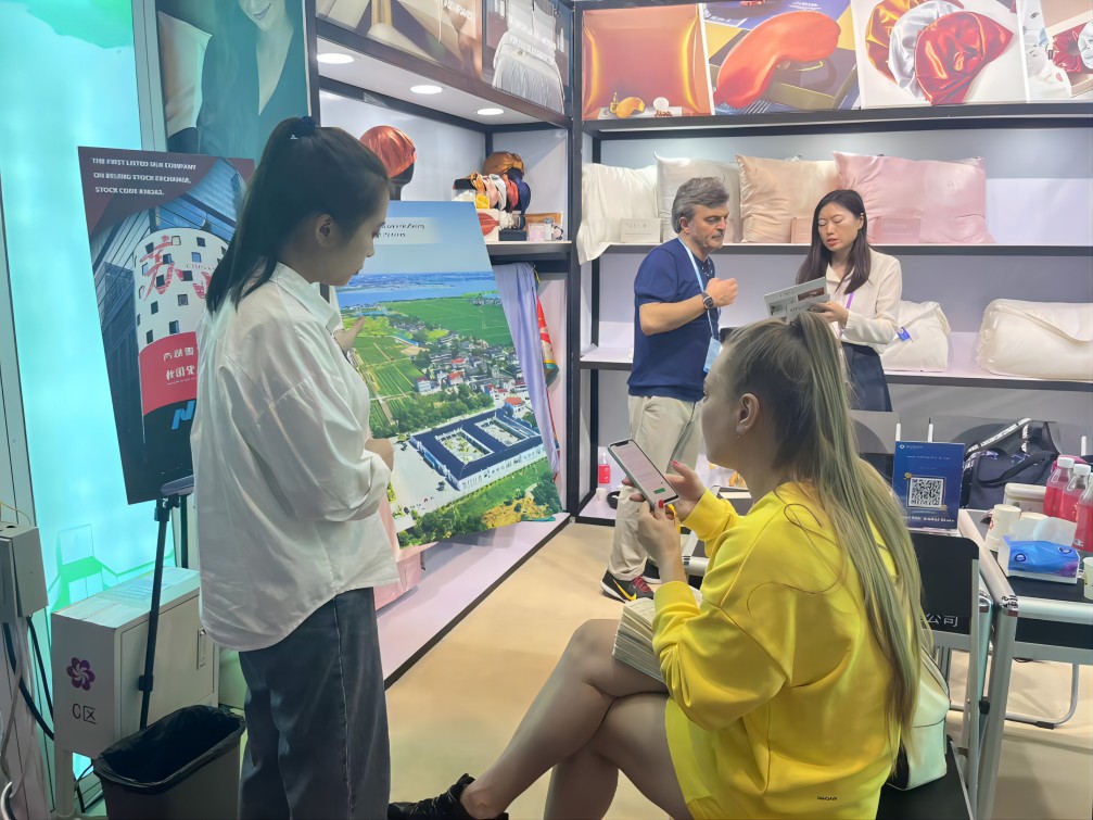 Taihu Snow Seidenausstellung