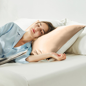 Zweifarbiger Kissenbezug aus Seide im neuen Design